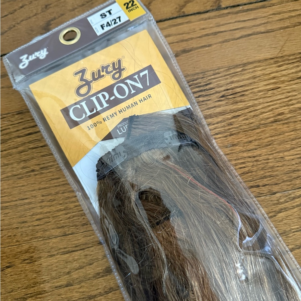 Clip-On7 Hair Extension - Brown
